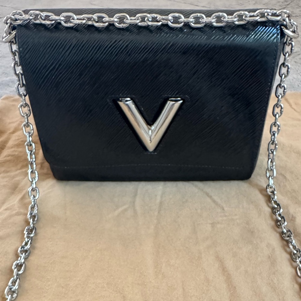 š„Louis Vuitton Limited Edition Twist Electric Epi MM Bagš„ - Picture 5 of 16